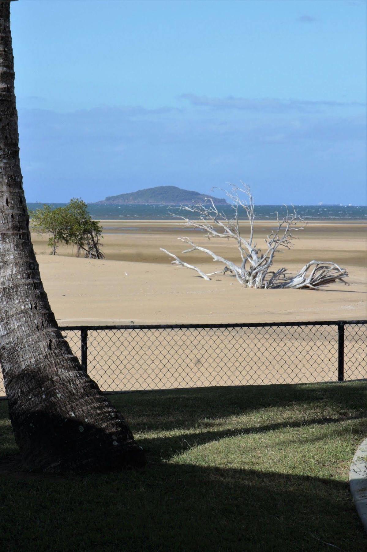 Illawong Beach Resort Mackay Exterior photo